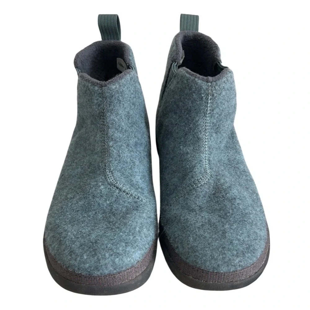 Women's Chaco Revel Chelsea boots in a blue/gray felted fabric | SZ: 7.5